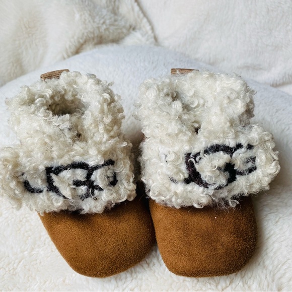 UGG Limited Edition Fluffy Fur Baby Boot - Picture 8 of 8